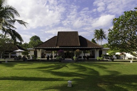 Villa Kailasha - Villa and Lawn