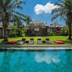 Villa Beji Estate - Overlooking from the Pool