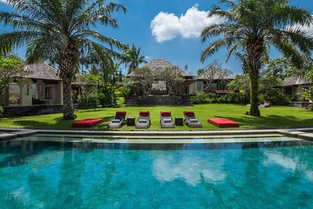 Villa Beji Estate - Overlooking from the Pool