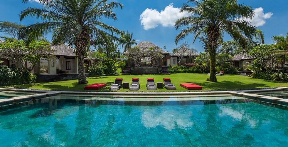 Villa Beji Estate - Overlooking from the Pool