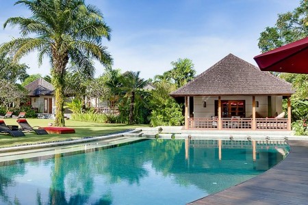 Villa The Beji - Lawn and Pool