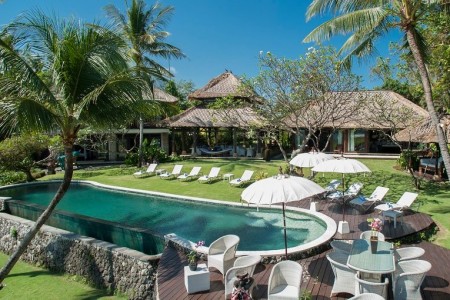 Sungai Tinggi Beach Villa - Pool, Garden and Villa