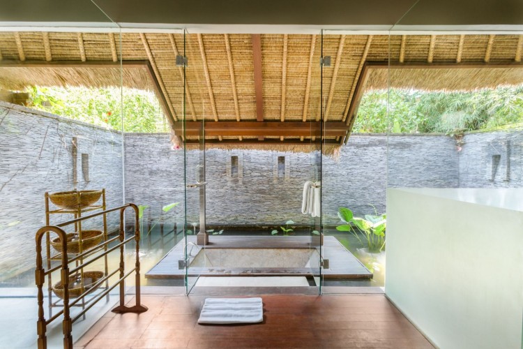 Villa Mary - Bathtub in Bathroom One