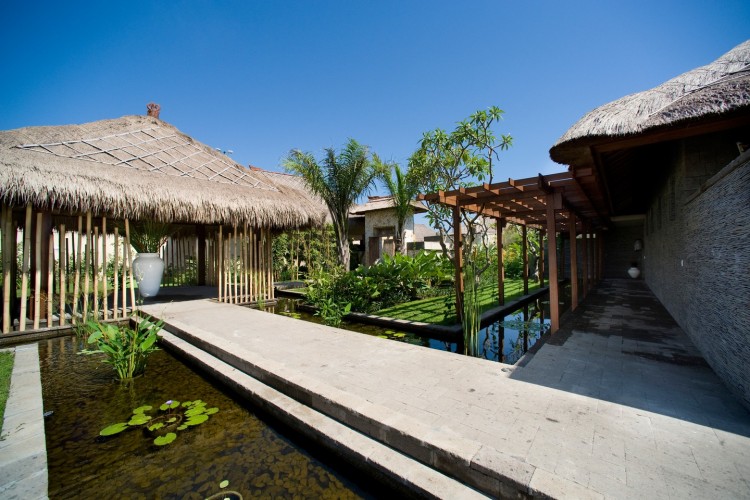 Villa Mary - Path and Pond Inside Villa