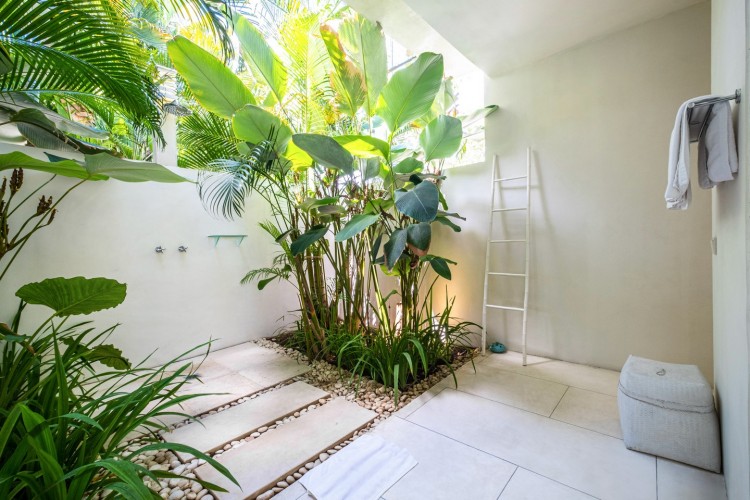 Villa Puro Blanco - Outdoor Shower One