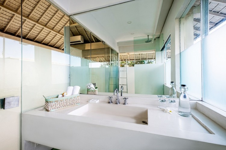 Villa Puro Blanco - Sink in Bathroom