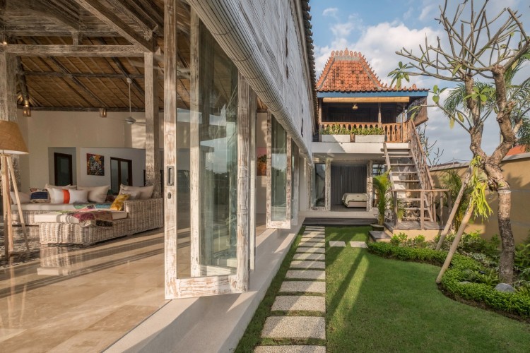 Villa Manggala - Garden and Stairs to Upper Floor