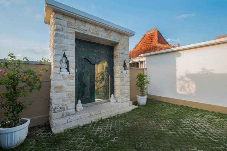 Villa Manggala - Entrance