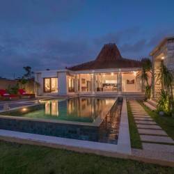 Villa Manggala - Villa at Evening