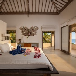 Villa Babar - Bedroom One with View