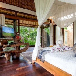 Villa Umah Shanti - Bedroom Two with Jungle View