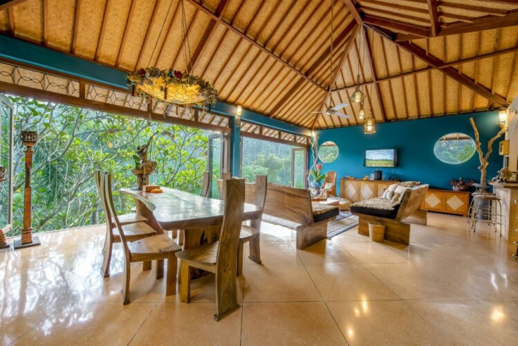 Villa Umah Shanti - Dining and Living Area