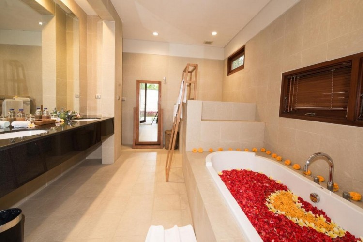 Villa Griya Aditi - Bathroom Two