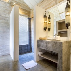 Villa Du Ho - Bathroom One