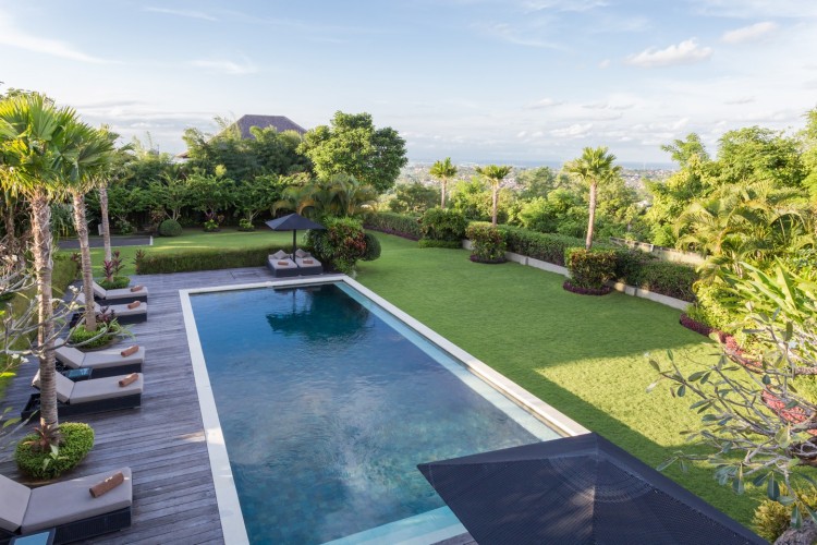 Villa Uma Nina - Pool and Lawn from Upper Floor