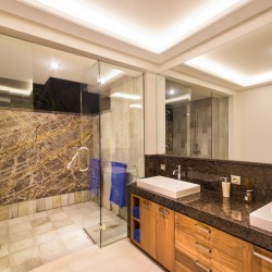 Villa Conti - Bathroom One