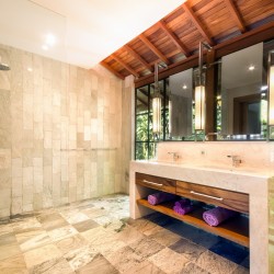 Villa Conti - Bathroom Two