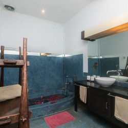 Villa Catur Kembar - Bathroom Two