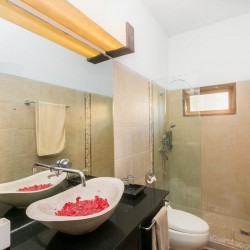 Villa Catur Kembar - Bathroom Three