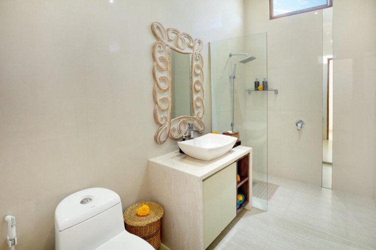 Holl Villa - Bathroom Two