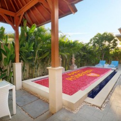 Holl Villa - Pool with Flower Decoration