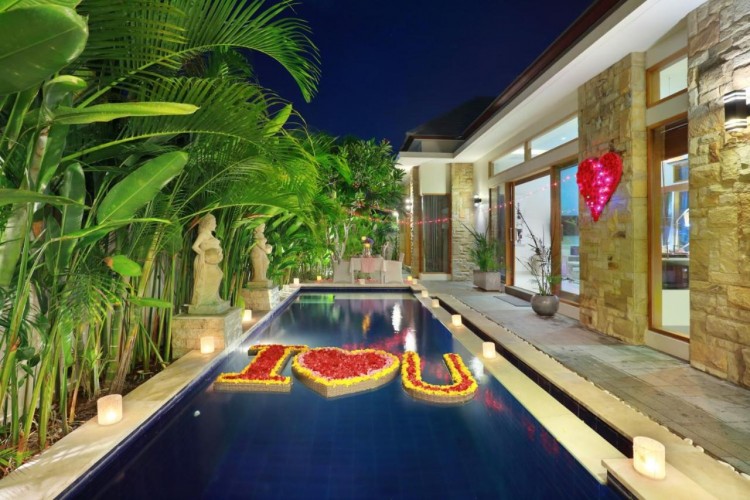 Holl Villa - Pool with Decoration at Evening