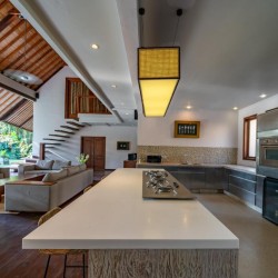 Villa Tirtadari - Living Area and Kitchen