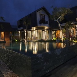 Villa Cahaya - Stunning Villa at Evening