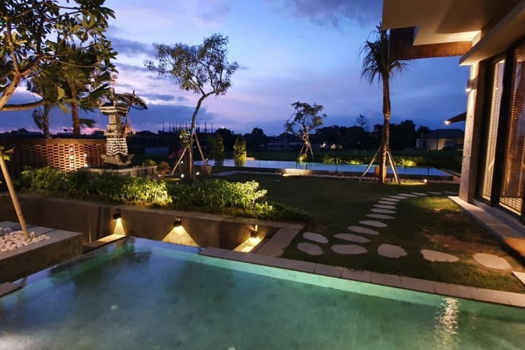 Villa Cahaya - Villa View at Dusk