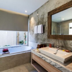 Villa Daun Lebar - Bathroom with Bathtub