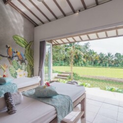 Villa Daun Lebar - Massage Bed with Ricefield View