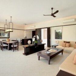 Villa Uma Tirtha - Dining and Living Area