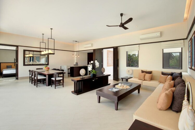 Villa Uma Tirtha - Dining and Living Area