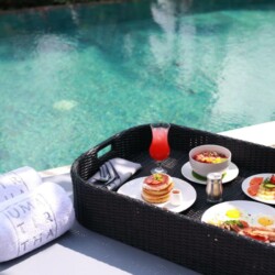 Villa Uma Tirtha - Floating Breakfast