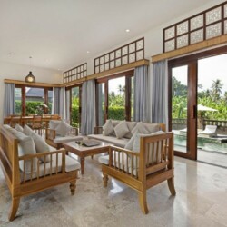 Swan Paradise - Living Area with Pool View