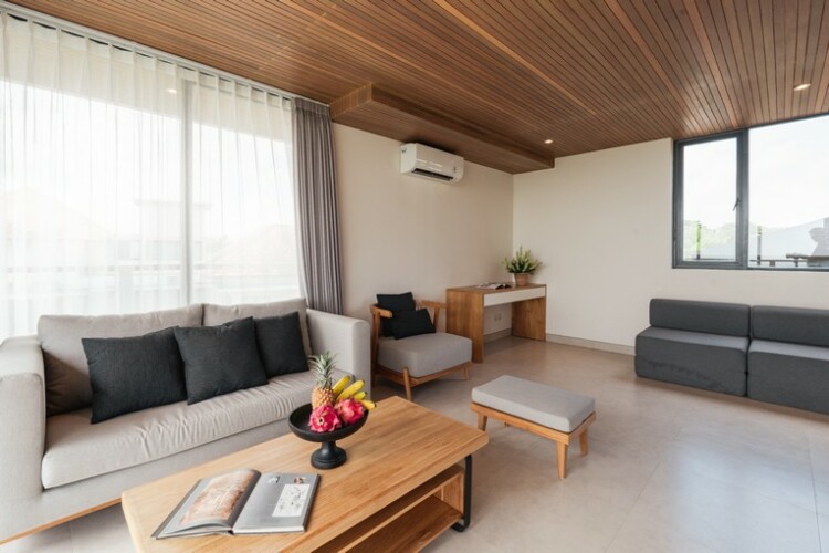 Indah Villa - Spacious Living Area