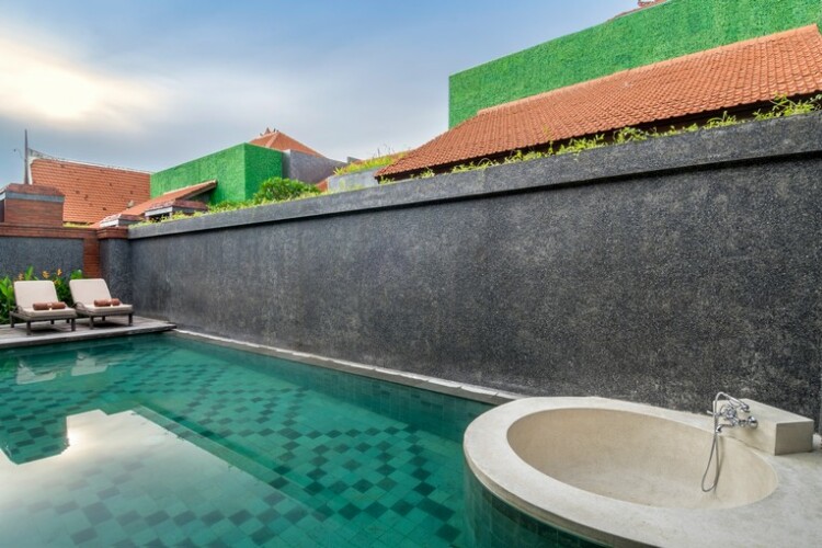 Villa Matahari - Pool, Bathtub and Sunloungers