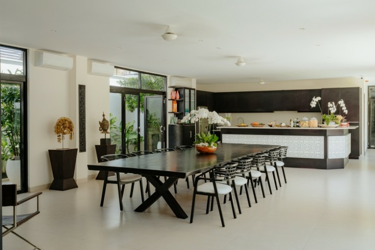 Villa Ayana Manis - Indoor Dining Area