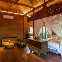 Villa Kapungkur - Bedroom One Inside