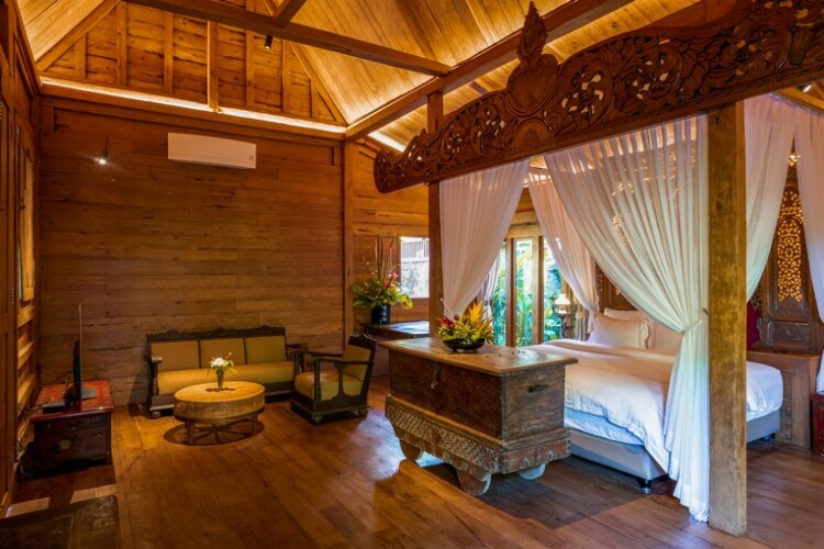 Villa Kapungkur - Bedroom One Inside