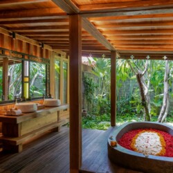 Villa Kapungkur - Bathroom Bathtub