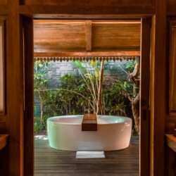 Villa Kapungkur - Outdoor Bathtub